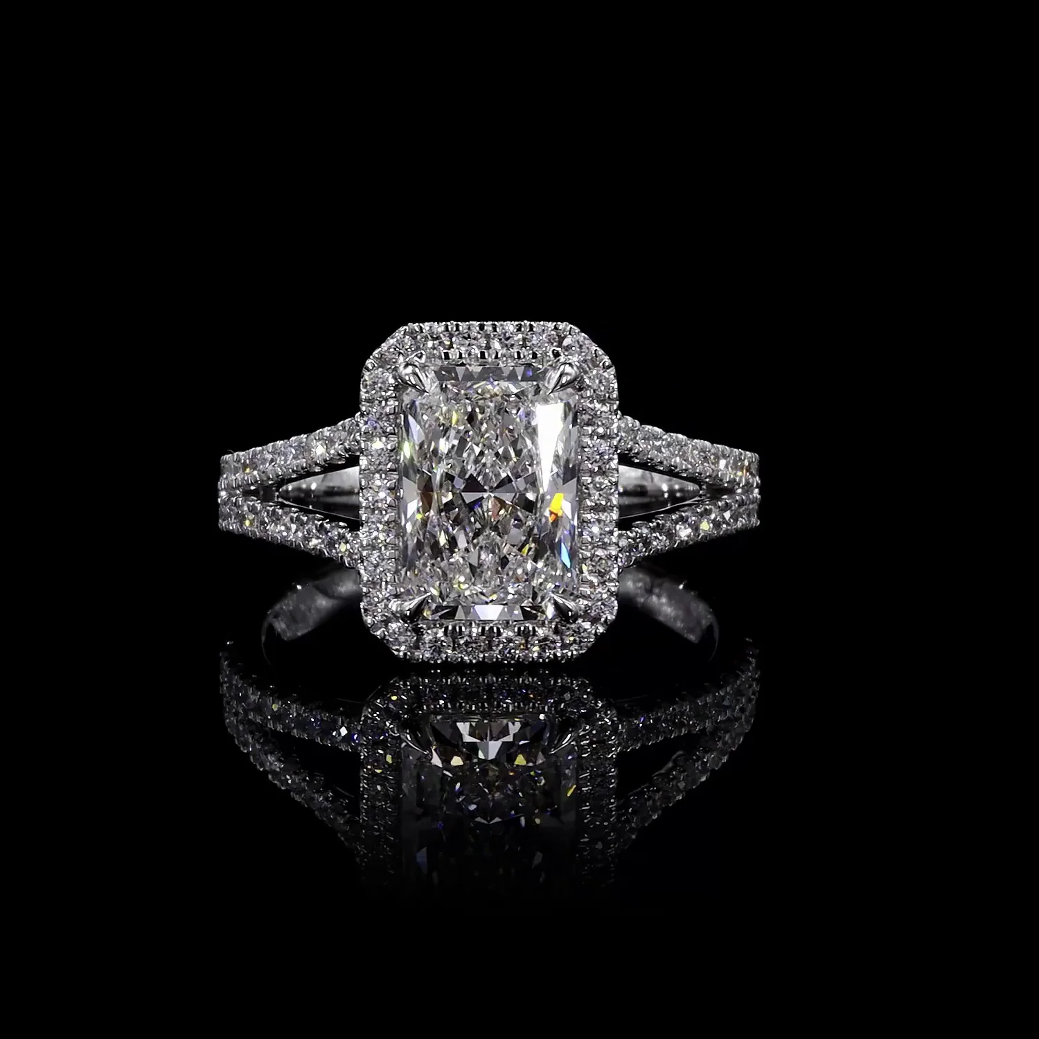1.99 Cts Platinum Radiant Shape Split Shank Ring - Video