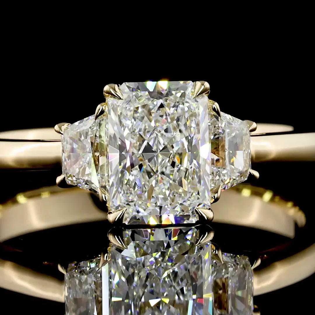 2.1 Cts 14k Yellow Gold Radiant Shape 3 Stones Ring - Image 3