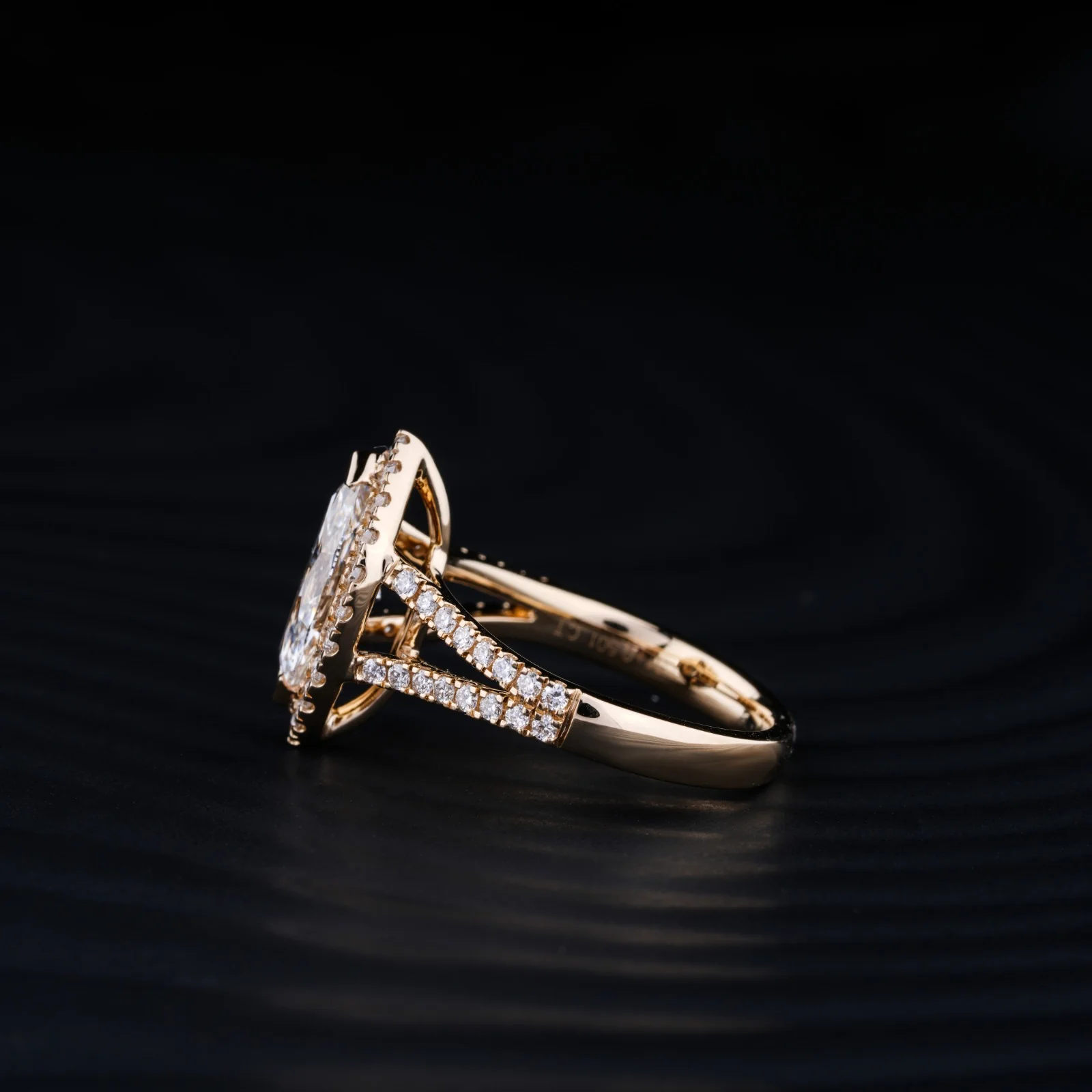 3.96 Cts 14k Yellow Gold Marquise Shape Split Shank Ring - Image 4