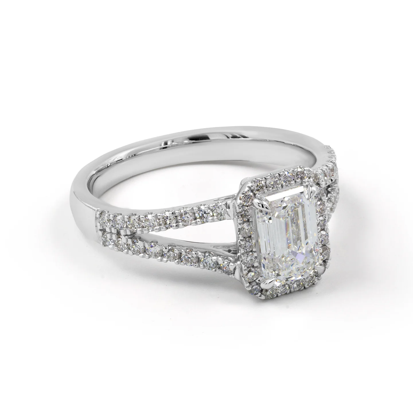 4.69 Cts 14k White Gold Emerald Shape Split Shank Ring - Image 4