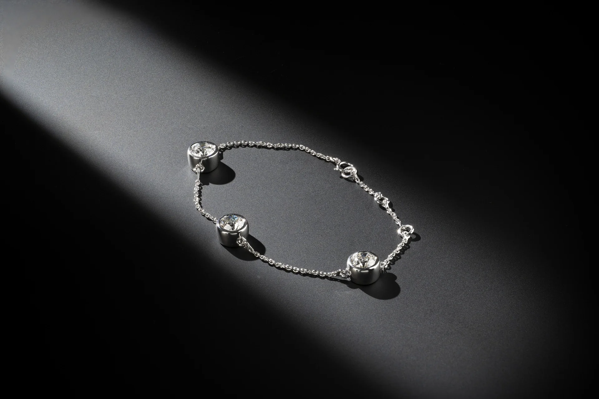 3.18 Cts 14k White Gold Old European Brilliant Shape Station Bracelet - Image 3