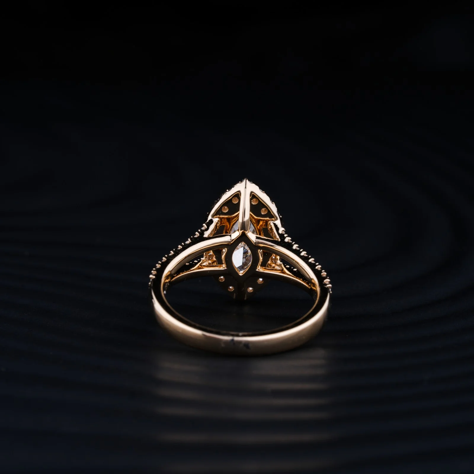 1.44 Cts 14k Yellow Gold Marquise Shape Split Shank Ring - Image 2