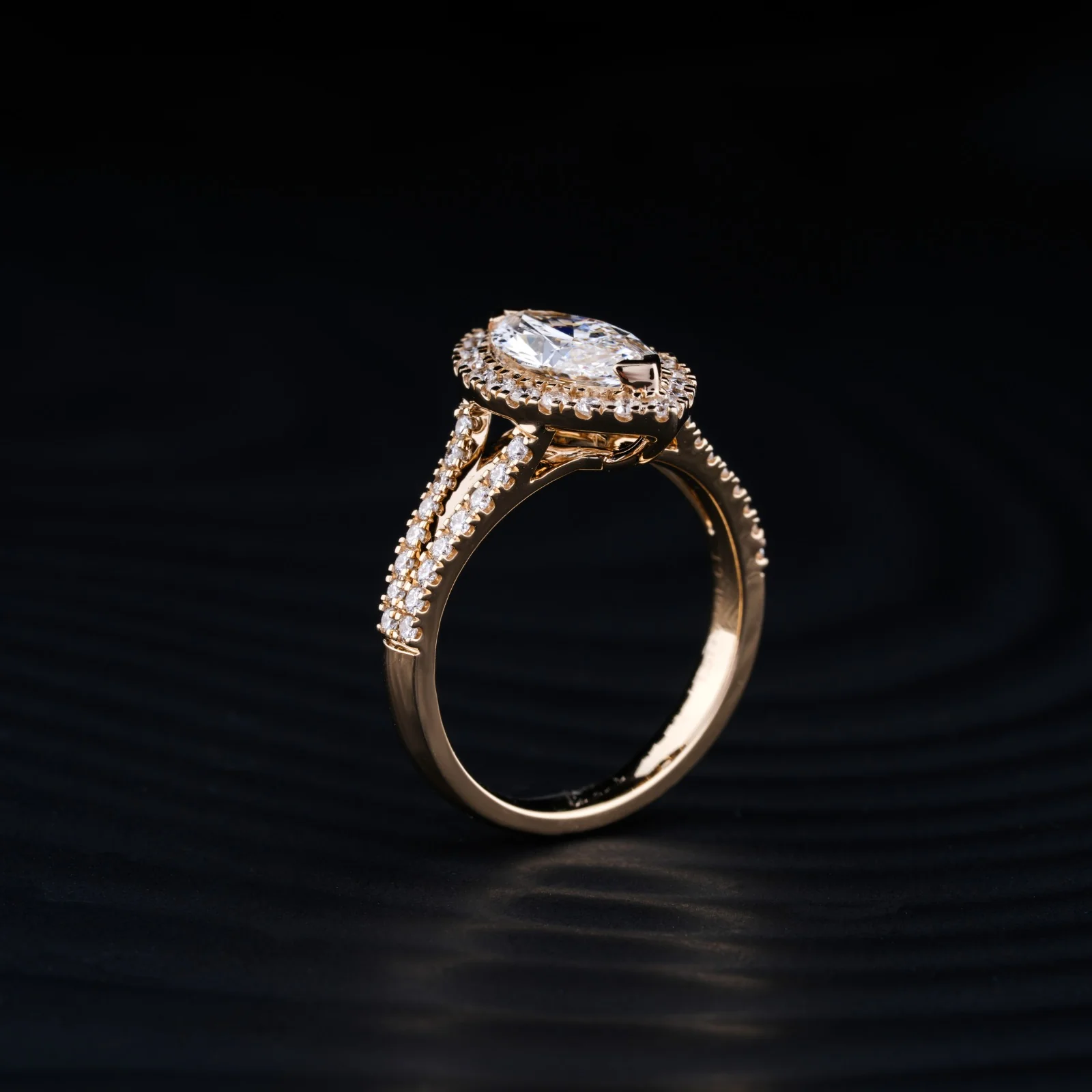 1.44 Cts 14k Yellow Gold Marquise Shape Split Shank Ring - Image 3