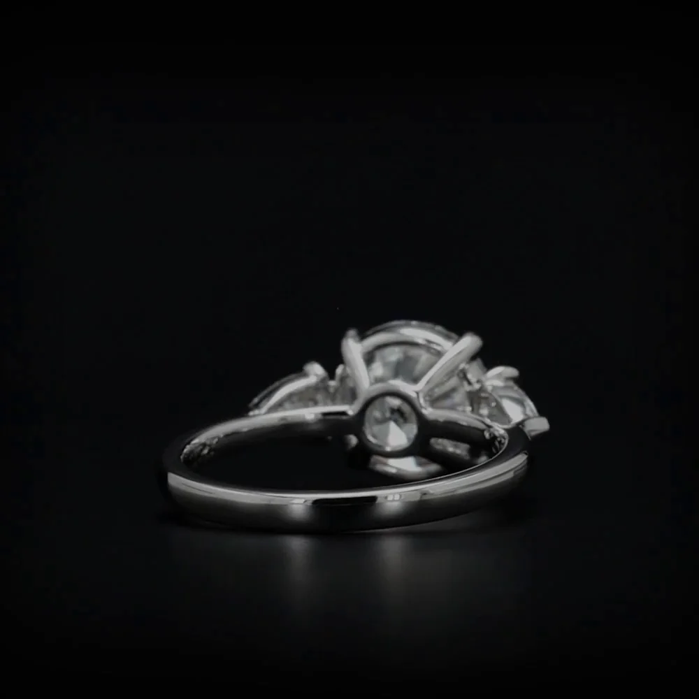 3.66 Cts 14k White Gold Round Shape 3 Stones Ring - Image 2