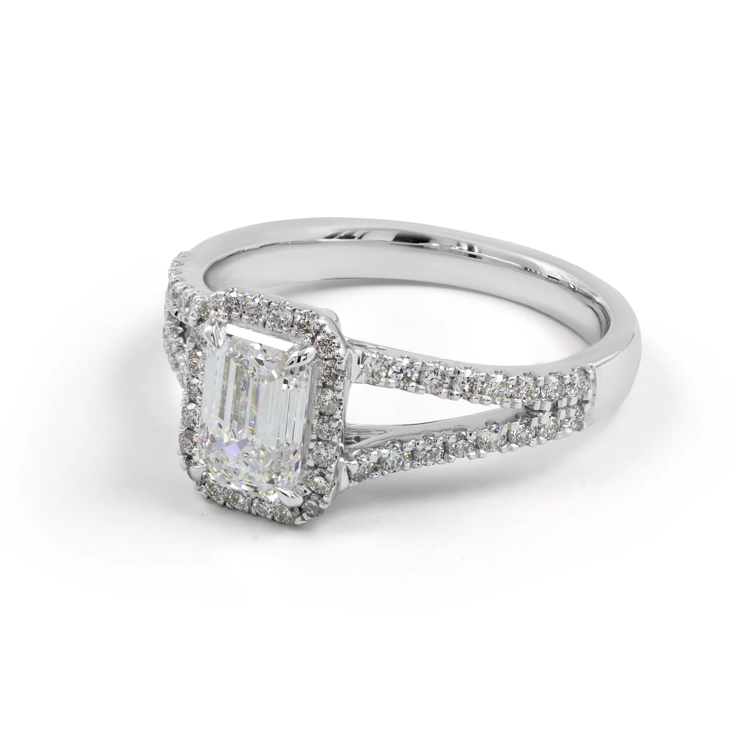 1.86 Cts 14k White Gold Emerald Shape Split Shank Ring - Image 2
