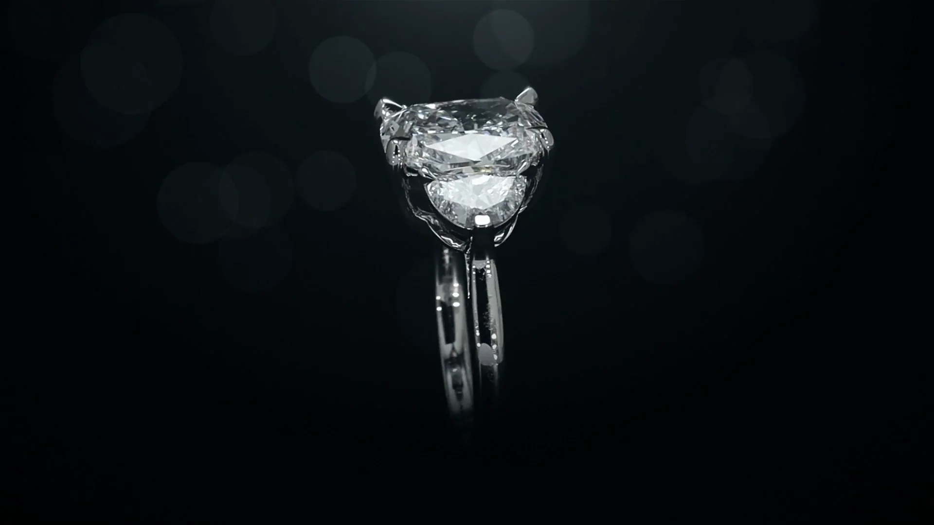 4.79 Cts 14k White Gold Cushion Modified Shape 3 Stones Ring - Image 4