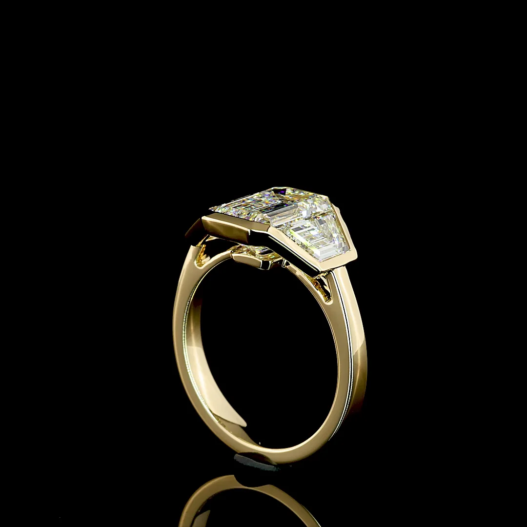 4.53 Cts 14k Yellow Gold Emerald Shape 3 Stones Ring - Image 2
