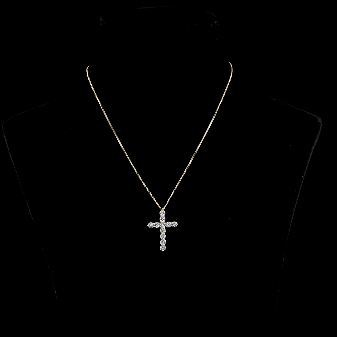 1.92 Cts 14k Yellow Gold Round Shape Symbol Pendant - Video