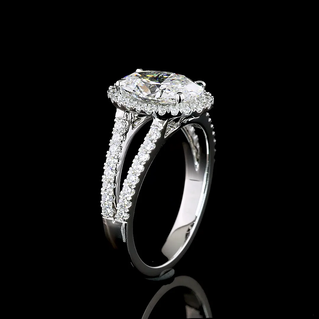 2.64 Cts Platinum Oval Shape Split Shank Ring - Image 4