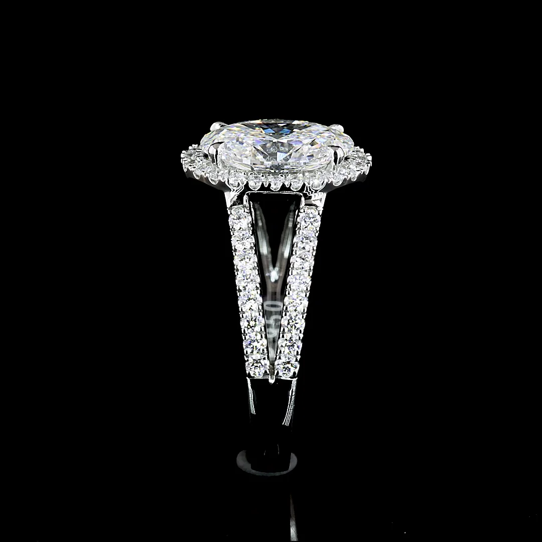 2.52 Cts Platinum Oval Shape Split Shank Ring - Image 2