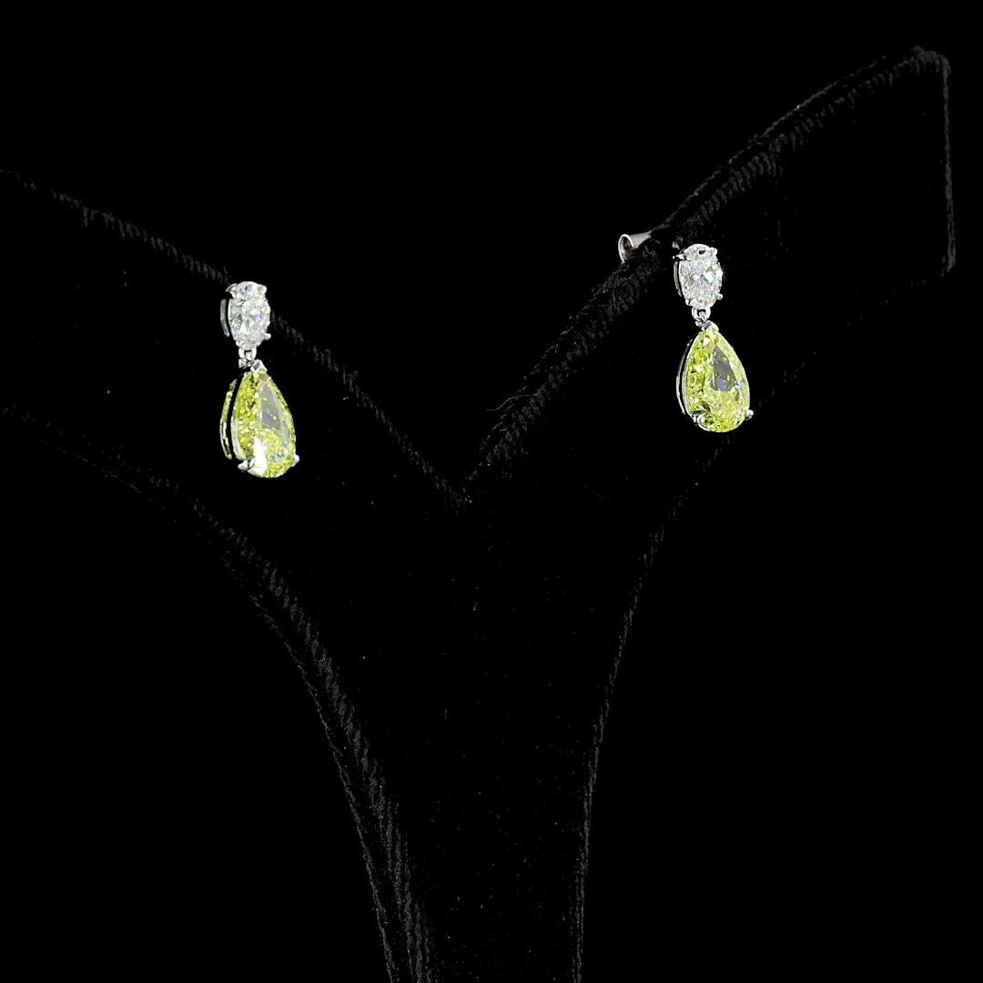 2.62 Cts 14k White Gold Pear Shape Hanging Earring - Video