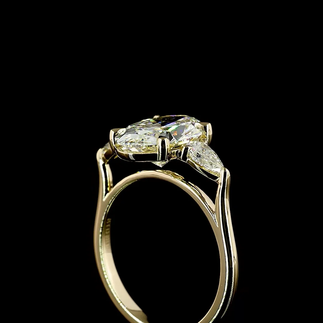 3.52 Cts 14k Yellow Gold Oval Shape 3 Stones Ring - Image 2