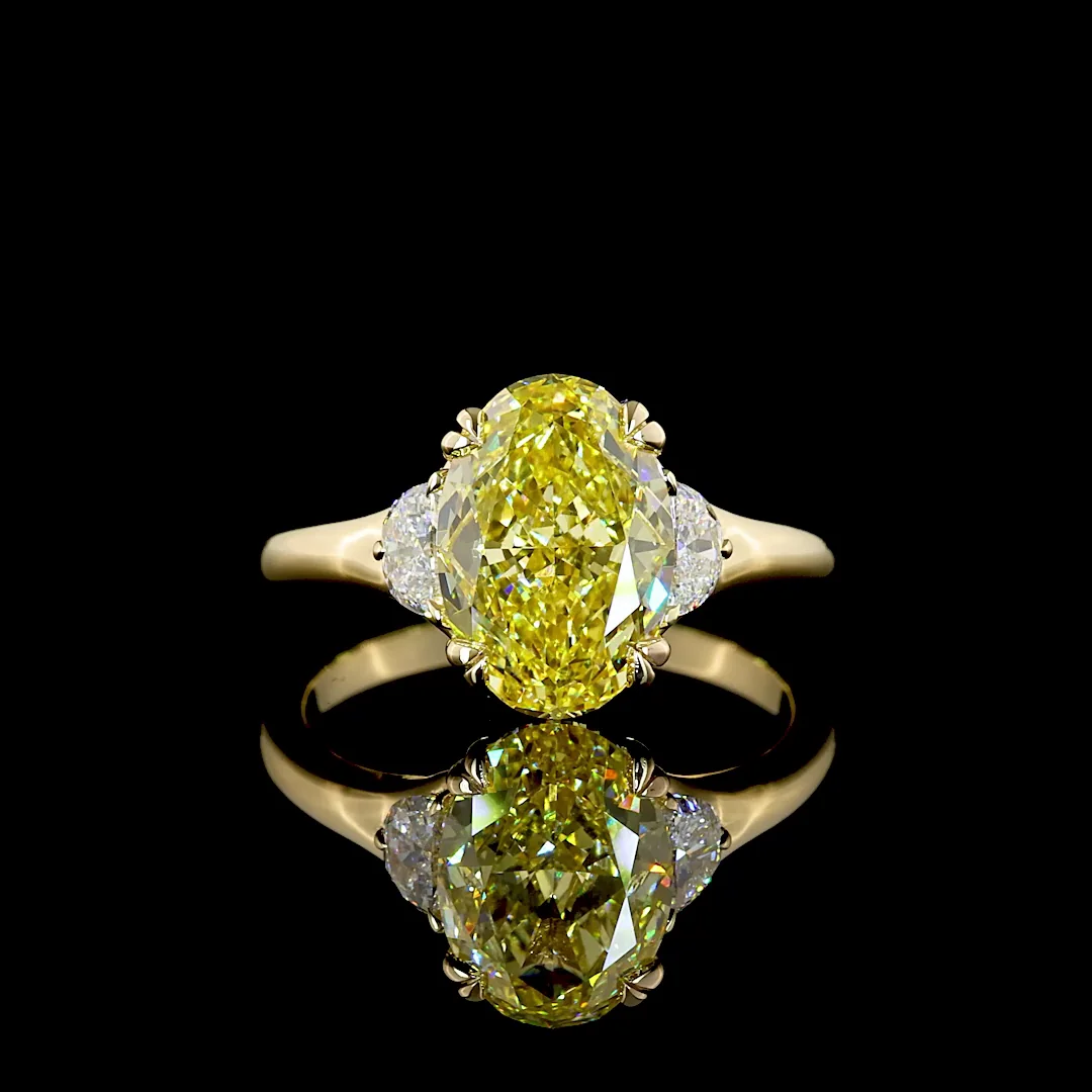 3.32 Cts 14k Yellow Gold Oval Shape 3 Stones Ring - Video