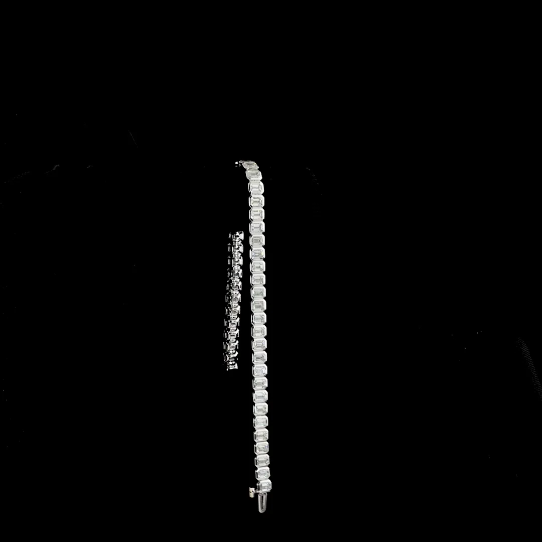 6.83 Cts 14k White Gold Emerald Shape Tennis Bracelet - Image 3