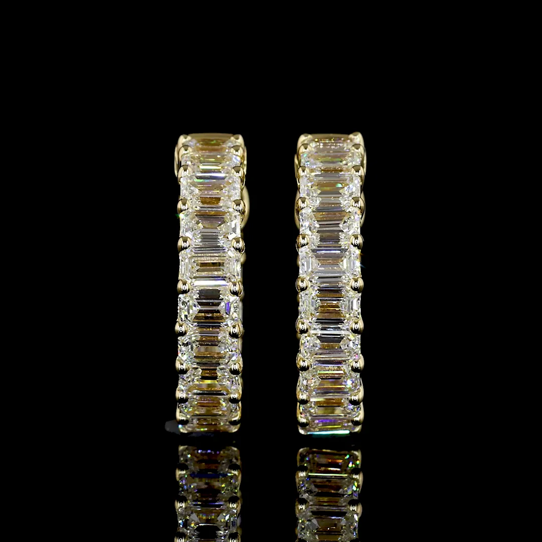 1.55 Cts 14k Yellow Gold Emerald Shape Huggies Earring - Video