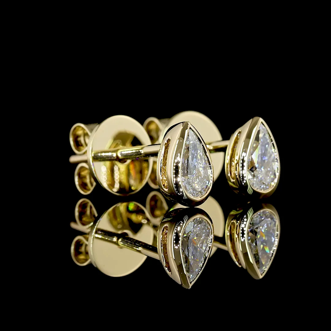 0.3 Cts 14k Yellow Gold Pear Shape Studs Earring - Image 2
