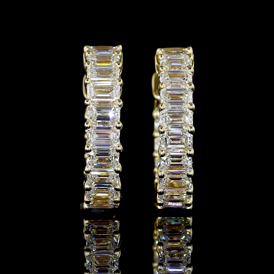 1.48 Cts 14k Yellow Gold Emerald Shape Huggies Earring - Video