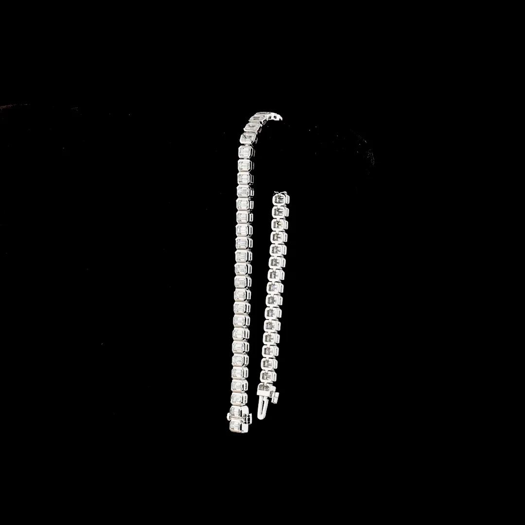 4.82 Cts 14k White Gold Emerald Shape Tennis Bracelet - Image 3