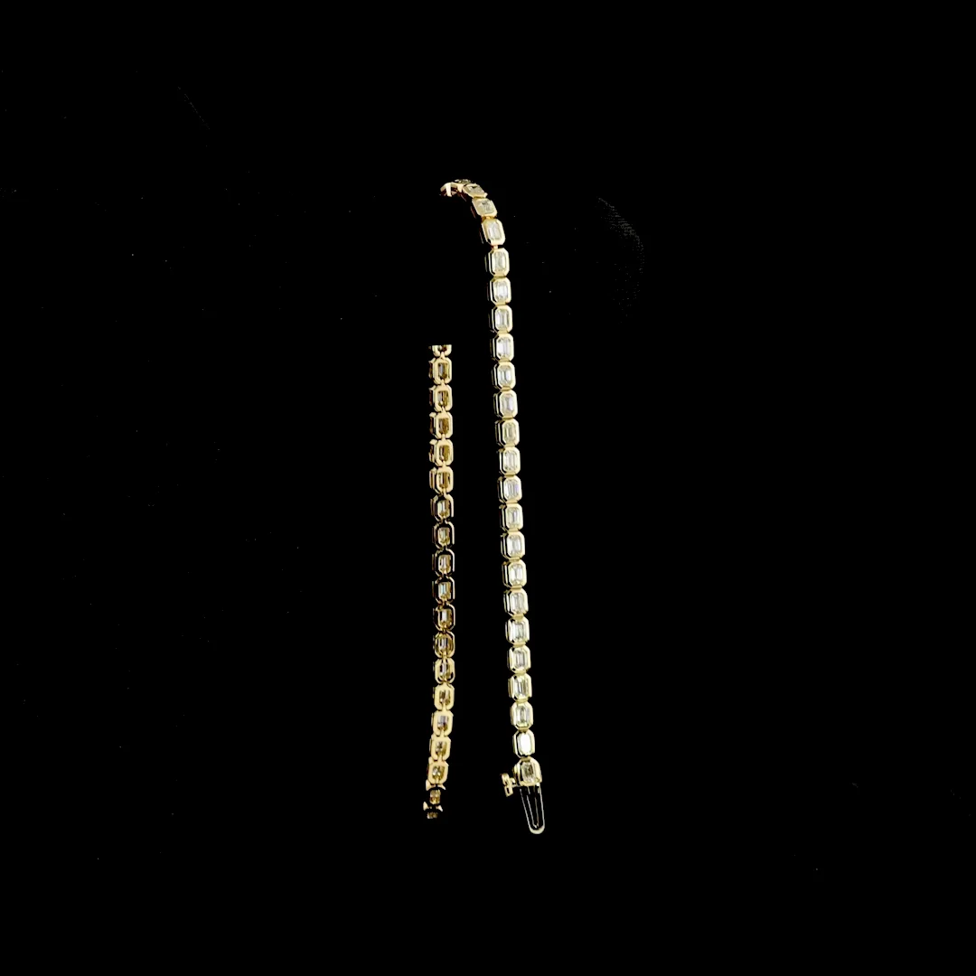 2.24 Cts 14k Yellow Gold Emerald Shape Tennis Bracelet - Image 3