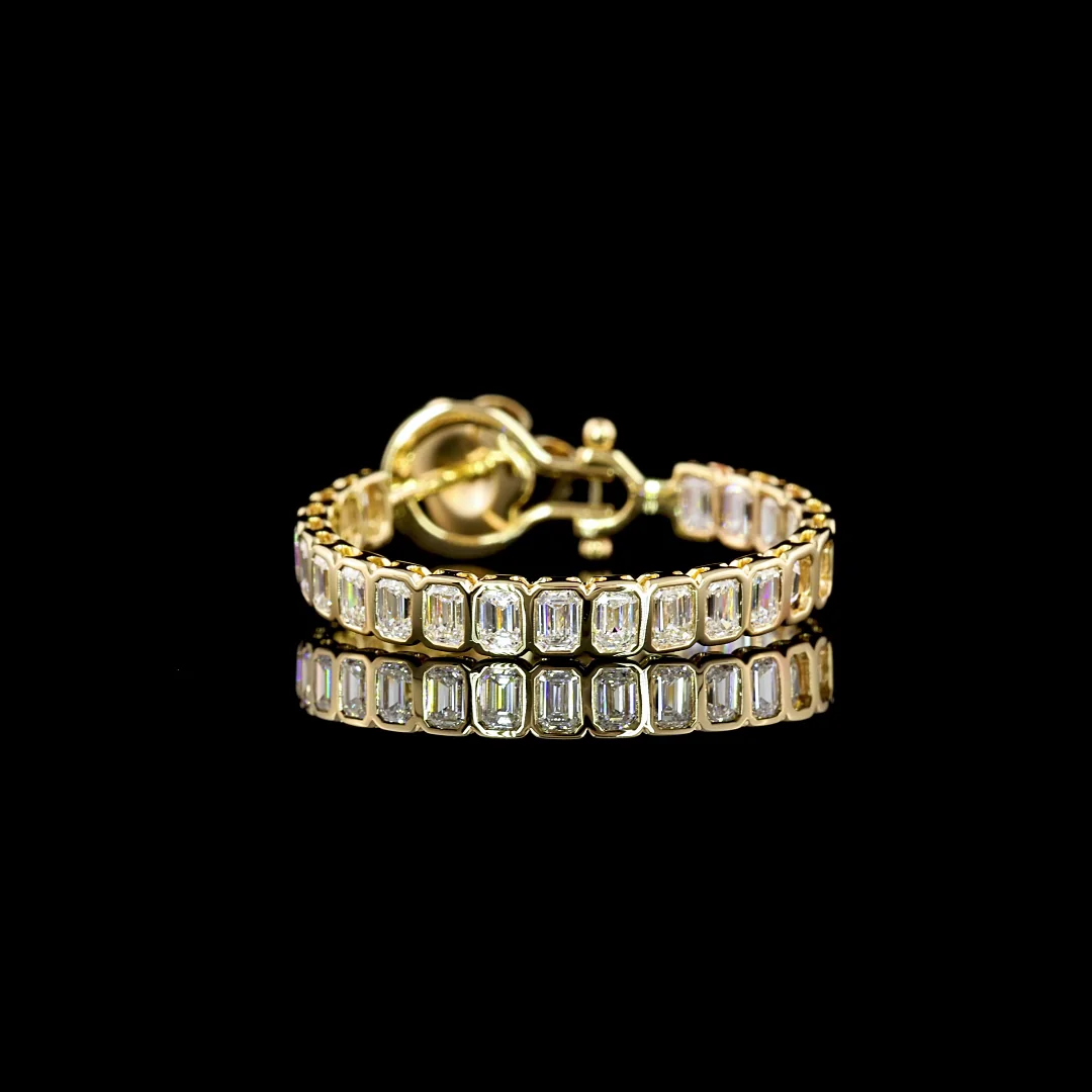 2.57 Cts 14k Yellow Gold Emerald Shape Omega Hoops Earring - Image 4