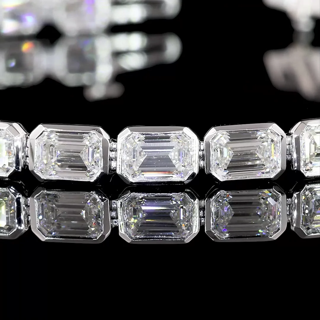 8.59 Cts 14k White Gold Emerald Shape Tennis Bracelet - Image 2