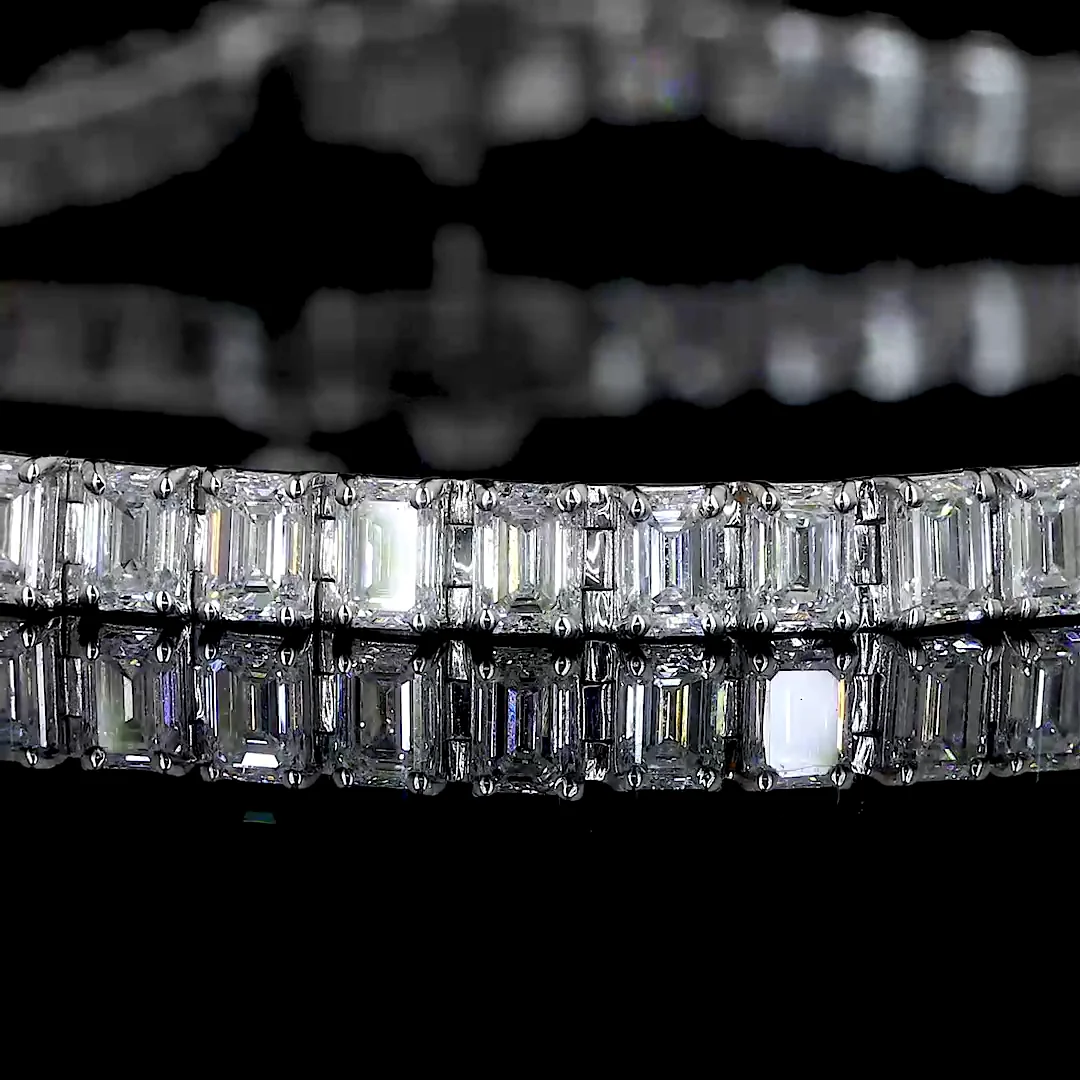 14.62 Cts 14k White Gold Emerald Shape Tennis Bracelet - Image 3