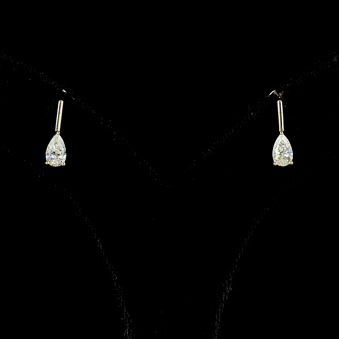 1.66 Cts 14k Yellow Gold Pear Shape Hanging Earring