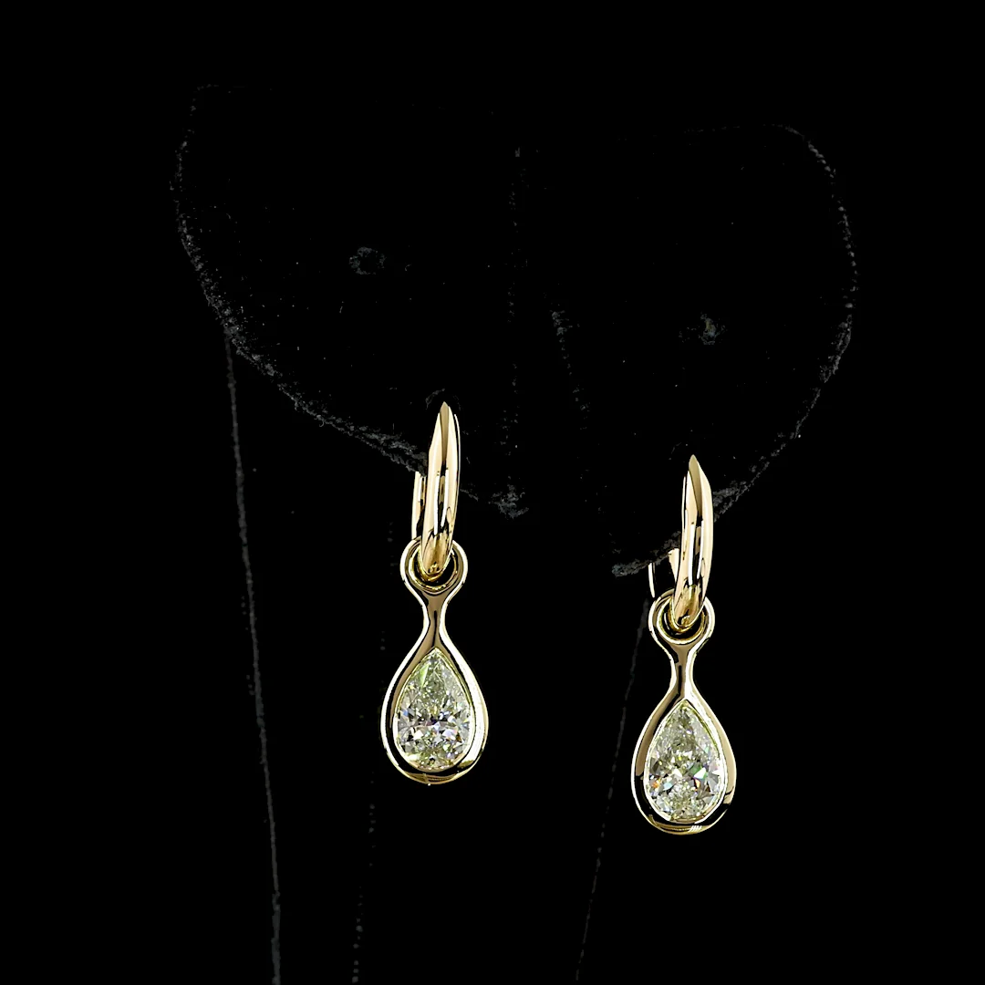 2.01 Cts 14k Yellow Gold Pear Shape Hanging Earring