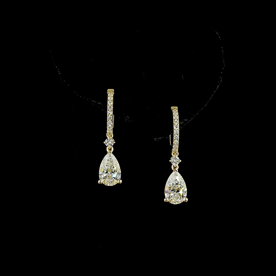 2.74 Cts 14k Yellow Gold Pear Shape Hanging Earring
